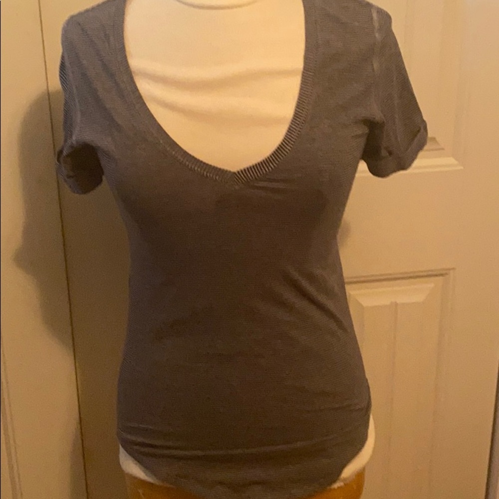 Luluemon black and grey t shirt